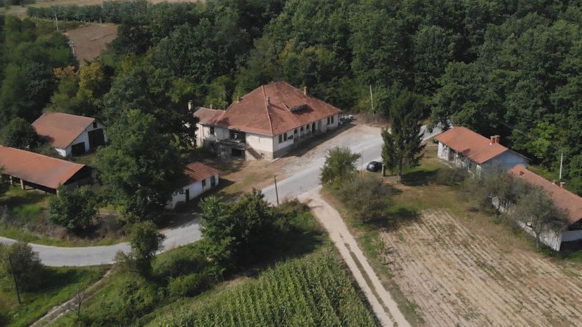 Read more about the article Milivoje je jesenas rešio da proda centar sela: Kupac je konačno tu, gradi se hotel sa 12 lux soba